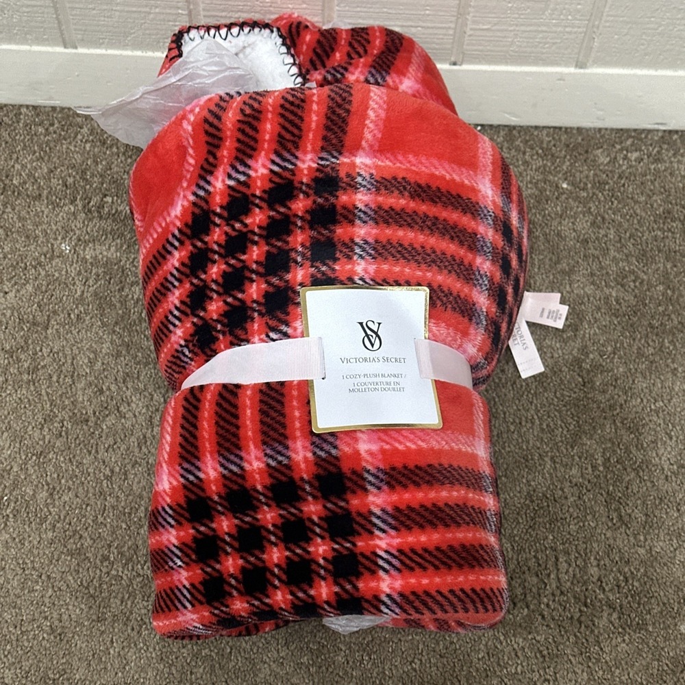 Victoria's Secret Plush Sherpa Cozy Fleece Throw Blanket Red Plaid Holiday 2024 - Picture 2 of 4